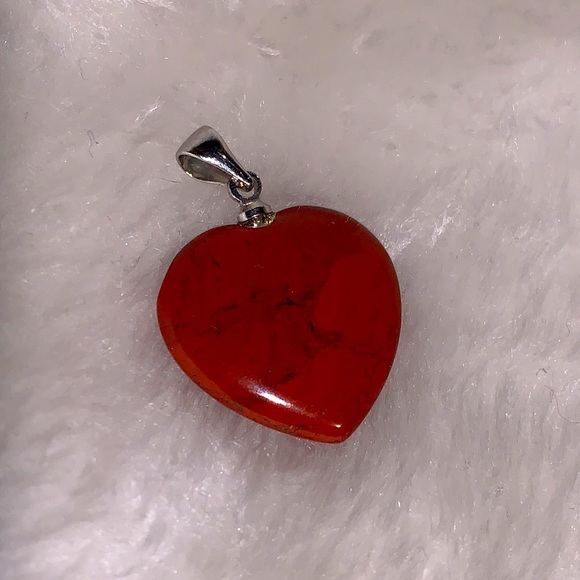 💝 Red Jasper Gemstone Heart Pendant - Picture 3 of 4